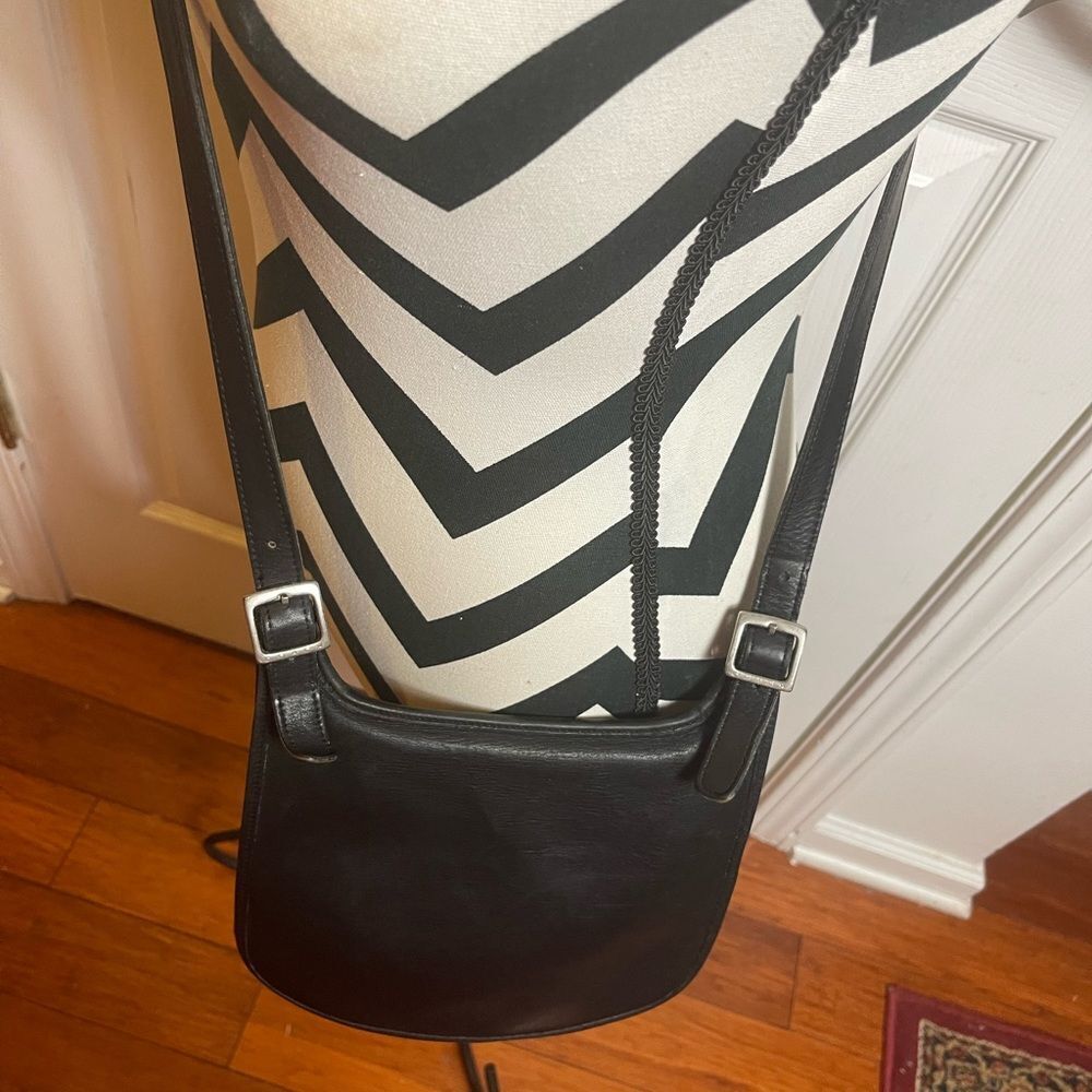 Vintage Coach9135 Legacy leather black saddle Flap crossbody bag silver .